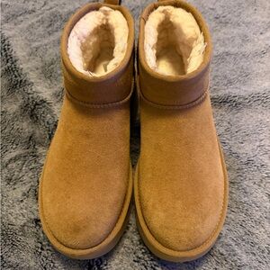 UGG Classic Mini ll in Chestnut